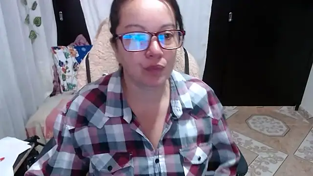 Sonialorens  online show from December 21, 12:27 pm