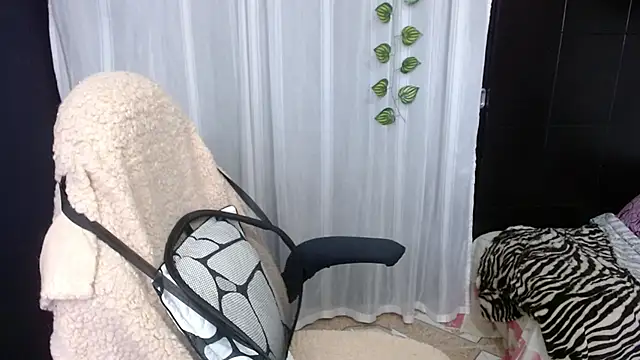 Sonialorens  online show from January 16, 3:46 pm