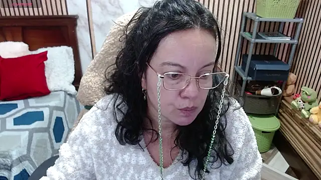 Sonialorens  online show from March 11, 7:20 pm