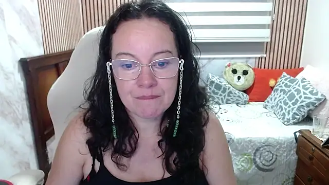 Sonialorens  online show from May 5, 5:32 pm