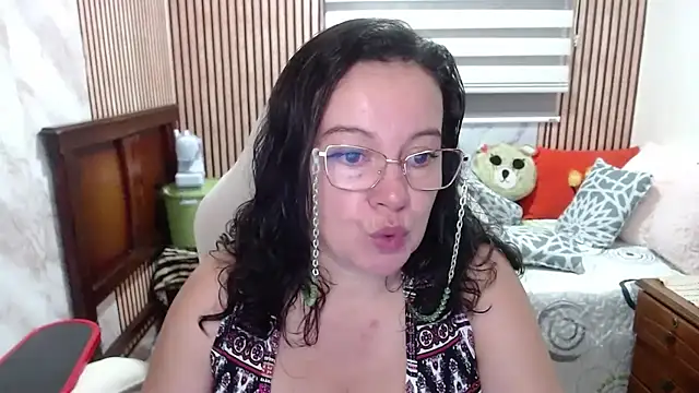 Sonialorens  online show from May 6, 4:12 pm