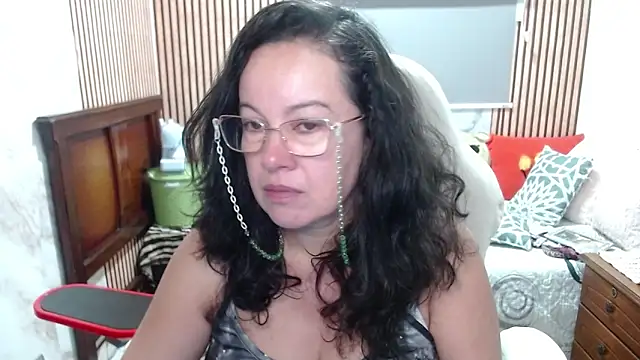 Sonialorens  online show from May 8, 12:54 pm