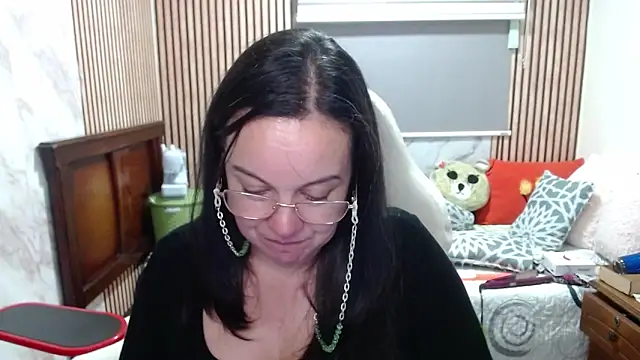 Sonialorens  online show from May 9, 1:00 am