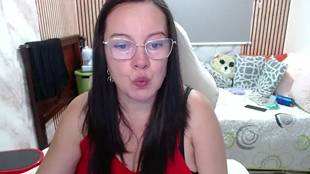 Sonialorens  online show from May 14, 5:20 pm