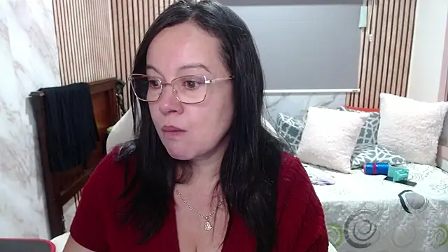 Sonialorens  online show from May 15, 5:31 pm