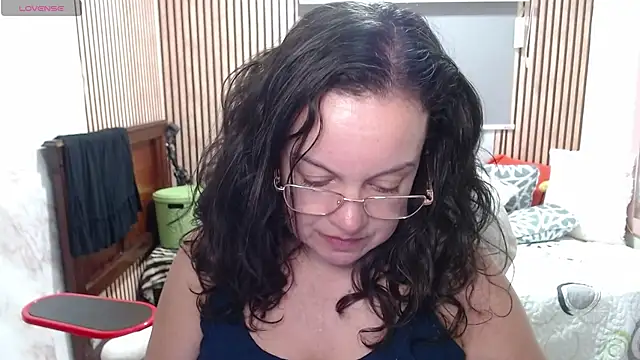 Sonialorens  online show from May 18, 9:53 pm