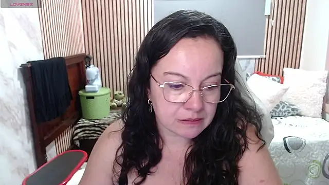 Sonialorens  online show from May 19, 9:32 pm