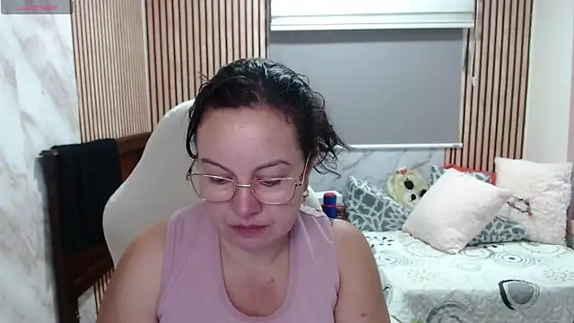 Sonialorens  online show from May 20, 4:13 pm