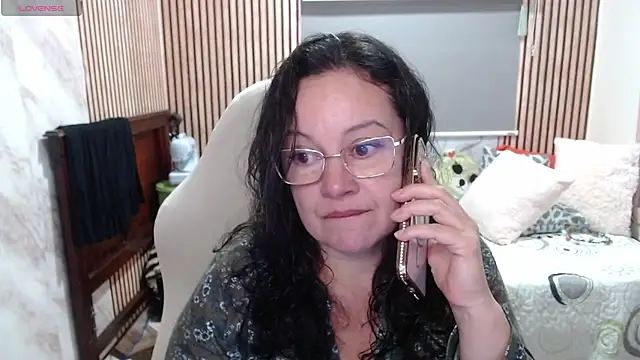 Sonialorens  online show from May 21, 4:03 pm