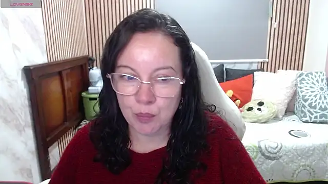 Sonialorens  online show from May 27, 4:37 pm