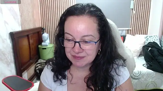Sonialorens  online show from May 30, 10:40 pm