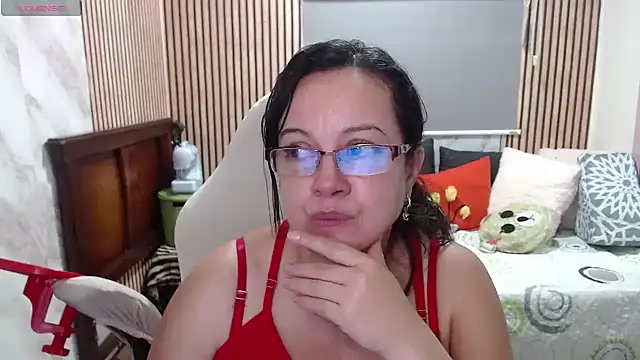 Sonialorens  online show from June 1, 10:33 pm