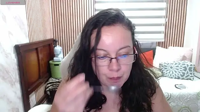 Sonialorens  online show from June 3, 4:56 pm
