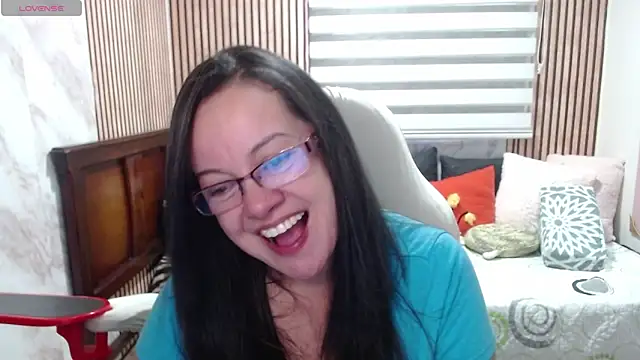 Sonialorens  online show from June 4, 9:32 pm