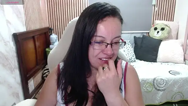 Sonialorens  online show from June 6, 9:19 pm