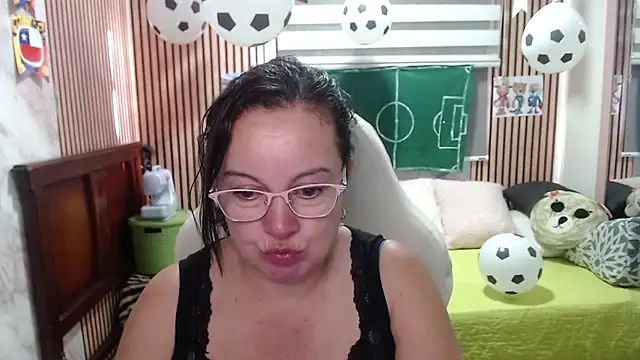 Sonialorens  online show from June 11, 9:46 pm