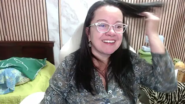 Sonialorens  online show from June 18, 9:41 pm