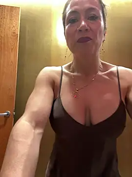 Snapshot of angelitasexy81 chatting on July 7, 9:35 am angelitasexy81 online show from July 7, 9:35 am