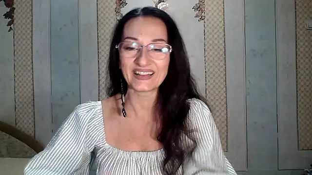 Snapshot of Antralyn chatting on October 21, 9:21 am Antralyn online show from October 21, 9:21 am