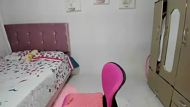 venuxwilliam online show from December 18, 5:04 am