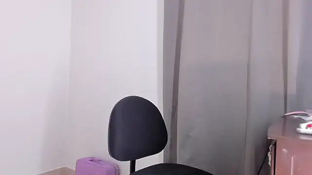 Emma lean online show from August 2, 10:30 pm
