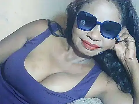 Snapshot of Hyncam chatting on February 19, 7:48 am Hyncam online show from February 19, 7:48 am