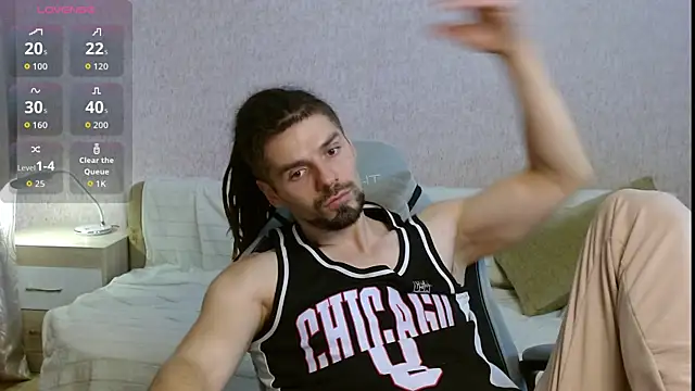 Aestheticguy101 online show from October 14, 1:34 pm