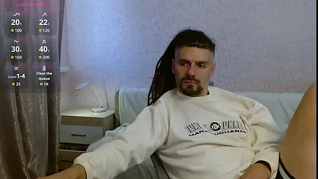 Aestheticguy101 online show from October 21, 9:21 am