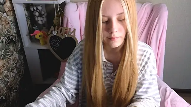 sarakaell online show from July 11, 2:25 am