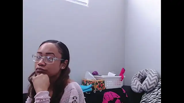 RylHoneyy online show from March 13, 7:31 pm