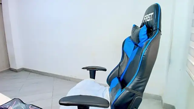 sophiax-x online show from March 5, 5:42 pm