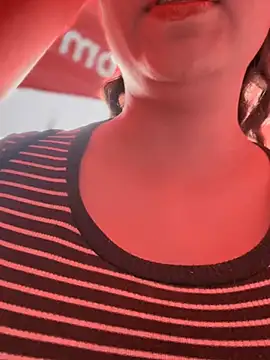 seraphine23 online show from December 13, 9:30 pm