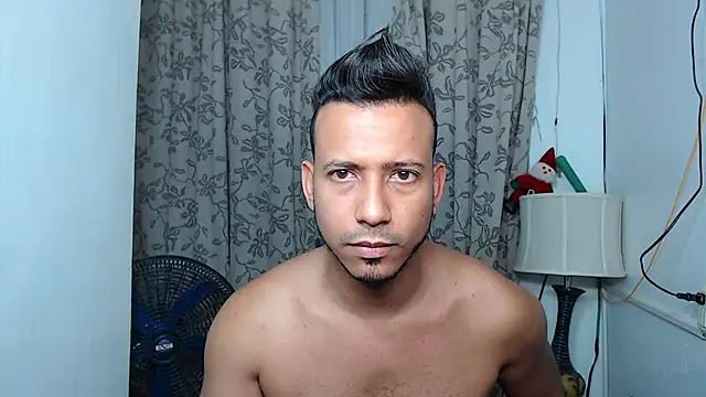 Snapshot of thommerxxx chatting on January 9, 9:12 am thommerxxx online show from January 9, 9:12 am