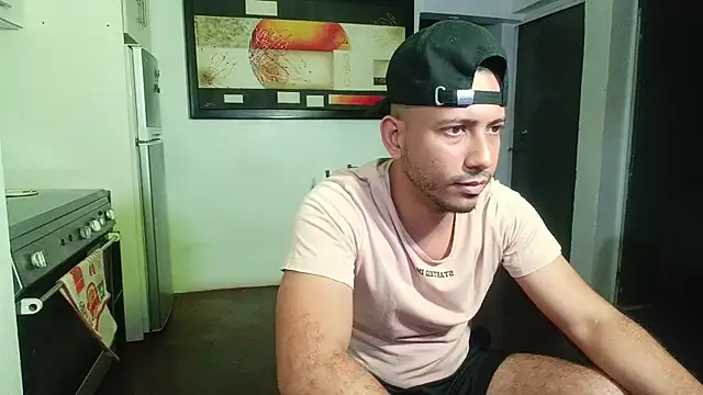 Snapshot of thommerxxx chatting on May 26, 4:14 pm thommerxxx online show from May 26, 4:14 pm