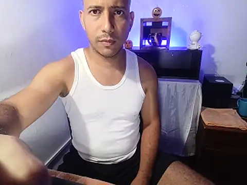 Snapshot of thommerxxx chatting on June 5, 8:25 pm thommerxxx online show from June 5, 8:25 pm