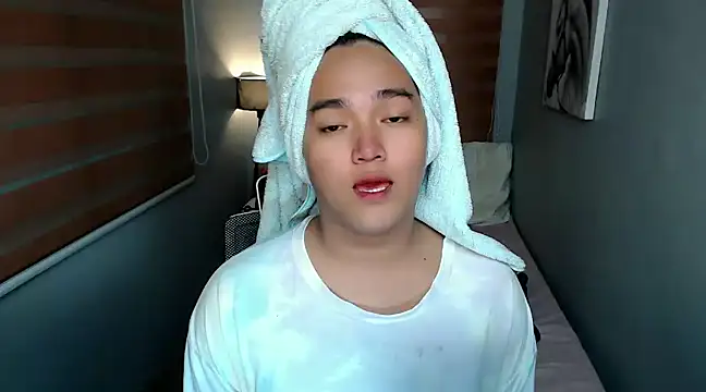 MoaningKylie online show from December 17, 9:07 am