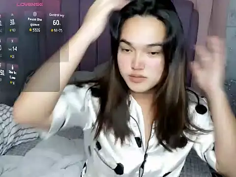 MoaningKylie online show from March 12, 1:12 am