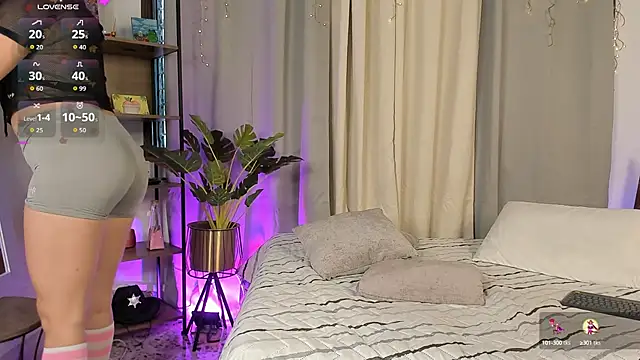 Snapshot of Amy_art chatting on October 2, 8:49 pm Amy art online show from October 2, 8:49 pm