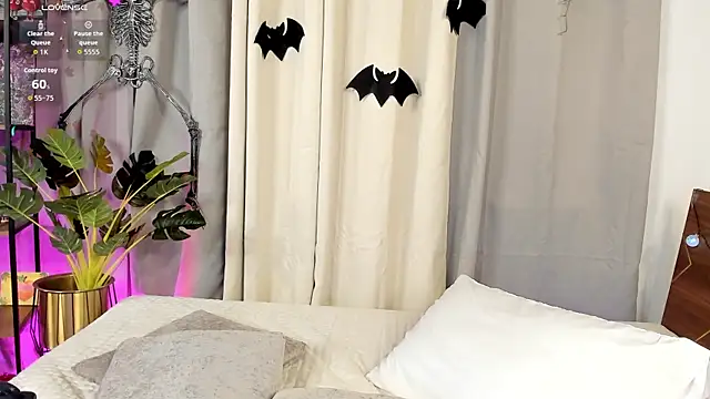 Snapshot of Amy_art chatting on October 8, 8:50 pm Amy art online show from October 8, 8:50 pm