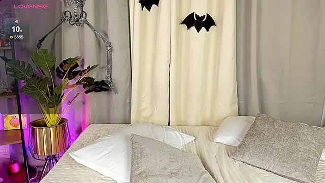 Snapshot of Amy_art chatting on October 10, 10:09 pm Amy art online show from October 10, 10:09 pm