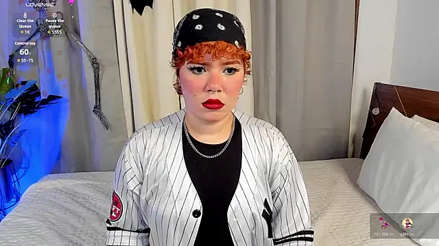 Snapshot of Amy_art chatting on October 25, 8:58 pm Amy art online show from October 25, 8:58 pm