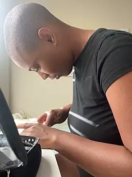 Snapshot of HoneyDripHer chatting on October 13, 1:33 pm HoneyDripHer online show from October 13, 1:33 pm