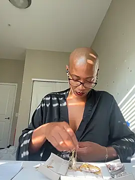 Snapshot of HoneyDripHer chatting on November 5, 1:44 pm HoneyDripHer online show from November 5, 1:44 pm