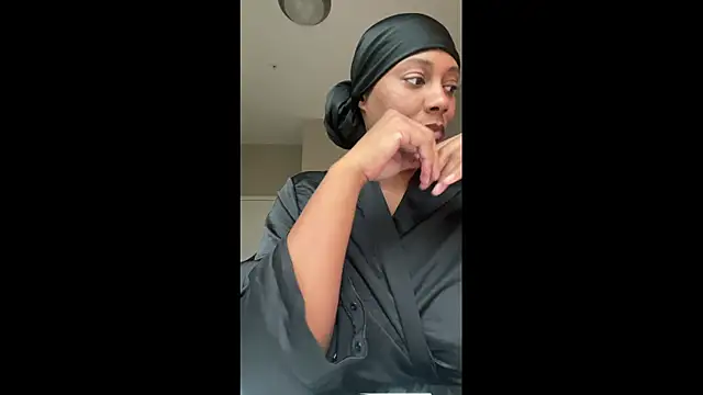 Snapshot of HoneyDripHer chatting on November 18, 6:23 pm HoneyDripHer online show from November 18, 6:23 pm