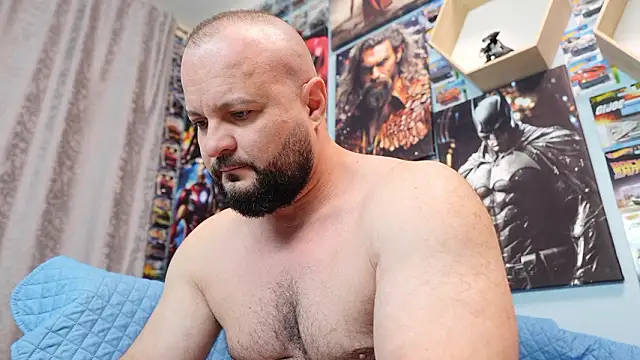 Snapshot of Muscle_Bear chatting on February 15, 7:51 am Muscle Bear online show from February 15, 7:51 am