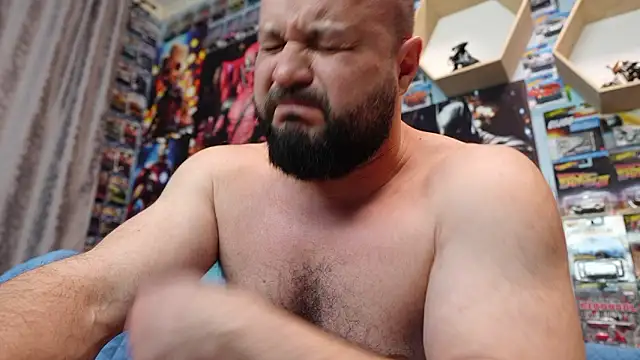 Snapshot of Muscle_Bear chatting on February 18, 8:16 pm Muscle Bear online show from February 18, 8:16 pm