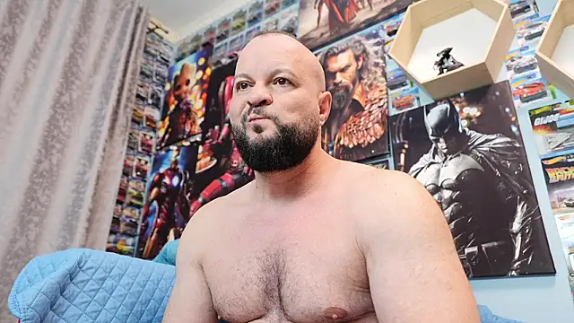 Snapshot of Muscle_Bear chatting on February 21, 6:36 am Muscle Bear online show from February 21, 6:36 am