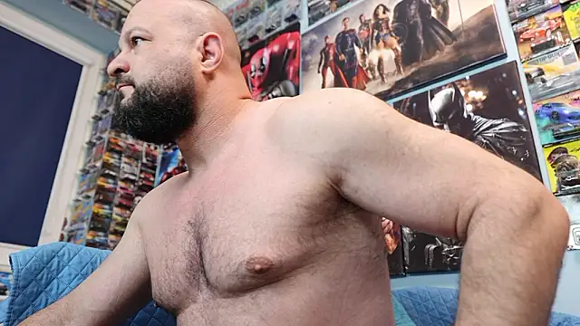 Snapshot of Muscle_Bear chatting on March 10, 5:56 am Muscle Bear online show from March 10, 5:56 am