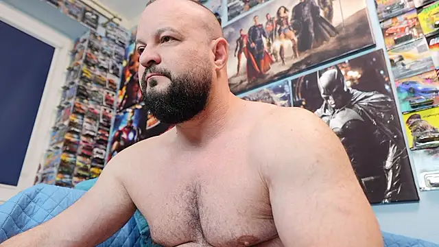 Snapshot of Muscle_Bear chatting on March 11, 4:51 am Muscle Bear online show from March 11, 4:51 am