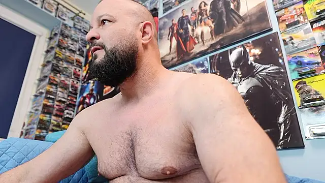 Snapshot of Muscle_Bear chatting on March 21, 5:23 am Muscle Bear online show from March 21, 5:23 am
